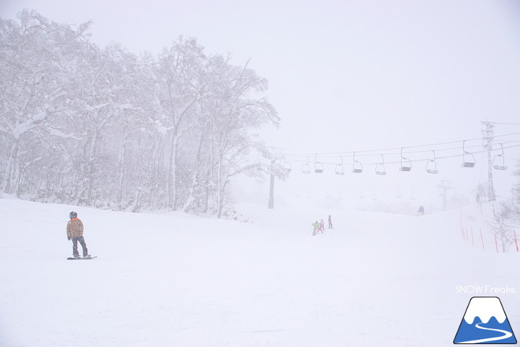 ニセコアンヌプリ国際スキー場 11月の『ワヤ豪雪』を滑る。オープン初日からパウダースノー！